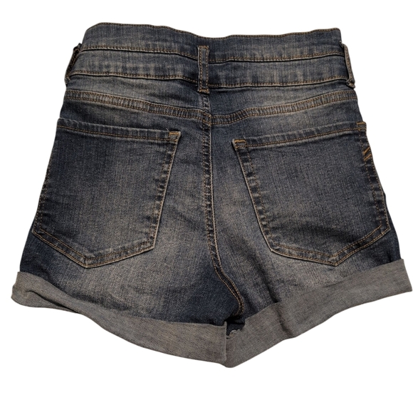 AERO  Jean Shorts & AERO Tie-Dye T-Shirt - Picture 5 of 5